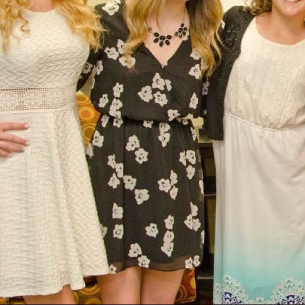 Express Long sleeve short dress with flowers